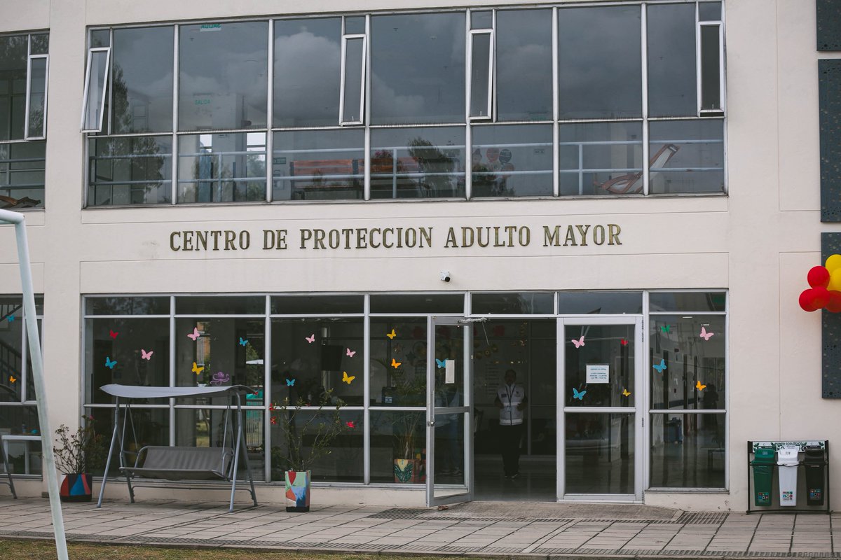 SocialCundi's tweet photo. 1/5
Cajicá estrena un gran complejo social y avanza con decisión hacia la inclusión. 🤝
@CundinamarcaGob entregaron un Centro Día, clave para la atención integral de las personas mayores, y un vehículo que mejora el acceso de personas con discapacidad a programas sociales. https://t.co/xSKEO8d8Fx