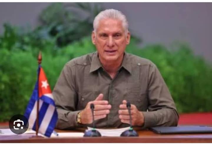 Felicito a mi Presidente en su cumpleaños y le reafirmo mi compromiso de seguir sus órdenes.
#YoSigoAMiPresidente