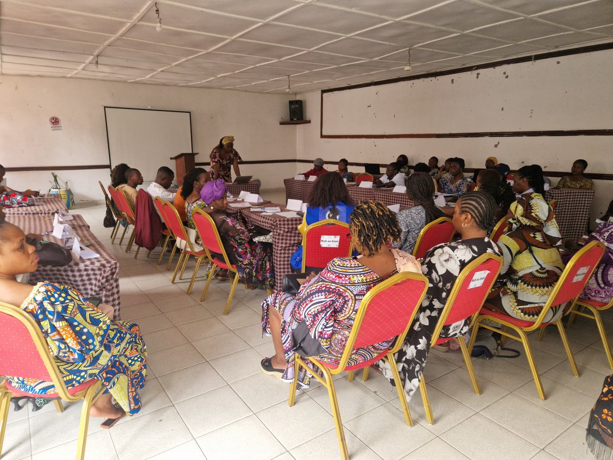 Le 20 avril à Goma, plus de 60 femmes engagées pour la paix ont participé à une séance de restitution sur la gestion des conflits, la médiation et la cohésion sociale a la maison de la femme.
FOMUBISA, membre de la Synergie des Femmes pour la Paix et la Sécurité du Nord-Kivu, y a