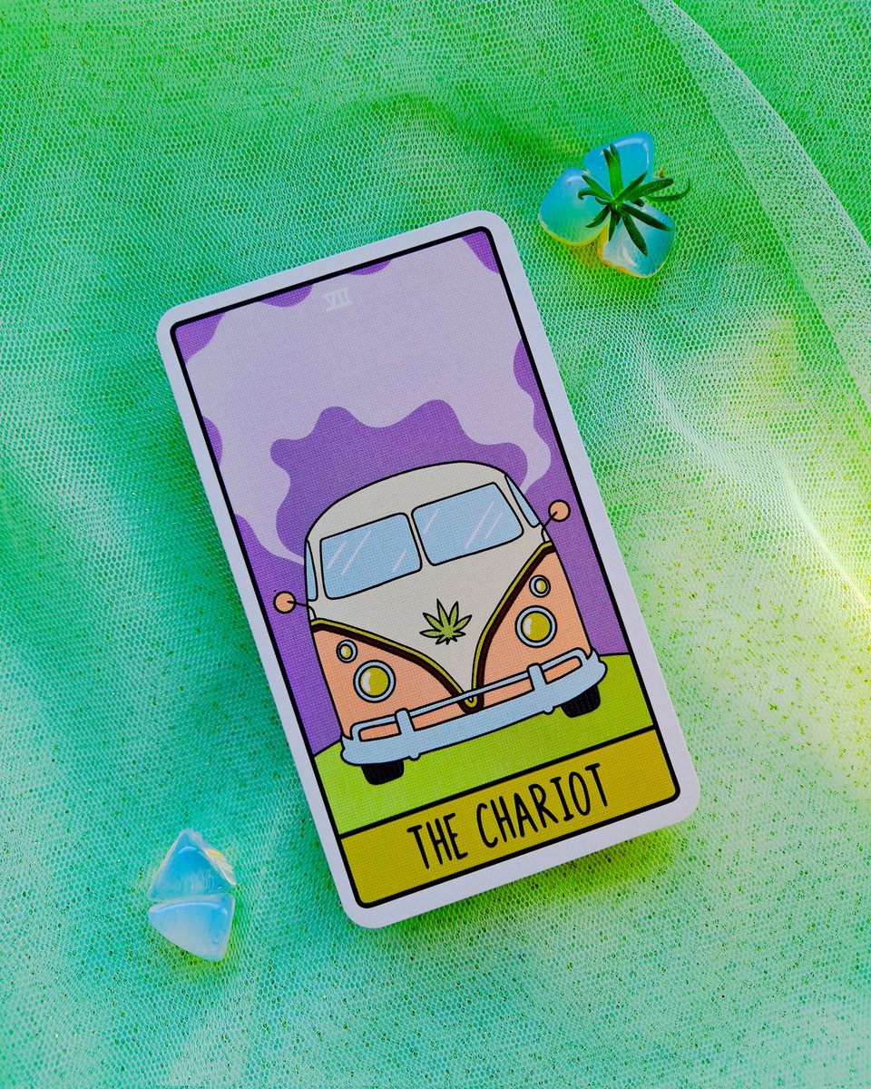 Sol em Touro para Gêmeos (19 de abril a 20 de maio de 2026)

cartas retiradas: Lua
Será um período meio confuso e um pouco pesado mentalmente. Você vai perceber desconfortos como mais cansaço, irritação e vontade de se fechar. O Sol em Touro faz essa instabilidade aparecer mais