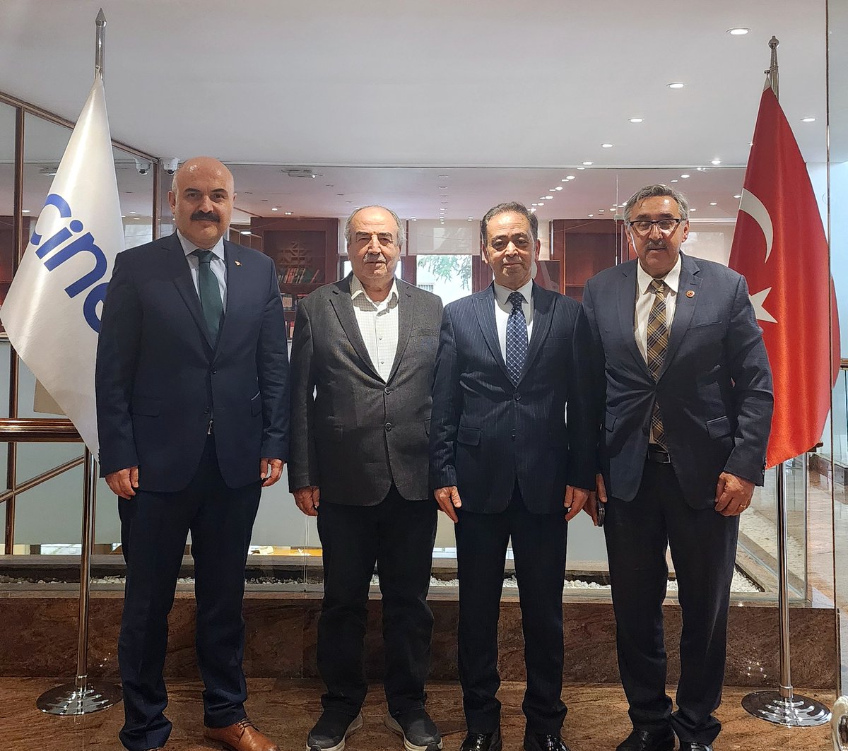 Afşinbey Eğitim Vakfı Mütevelli Heyeti Başkanı Gökalp Gedikbaşı <a href="/gokalpgedikbasi/">Gökalp Gedikbaşı</a> , Süleyman Demir <a href="/SDemirTR/">Süleyman Demir</a>  ve Halil Afşarata <a href="/HAfsarata/">H. Halil Afşarata</a>  ile birlikte Kurucu Mütevelli Heyeti Üyemiz Sayın Mustafa Kıraç’ı ziyaret ettik.
