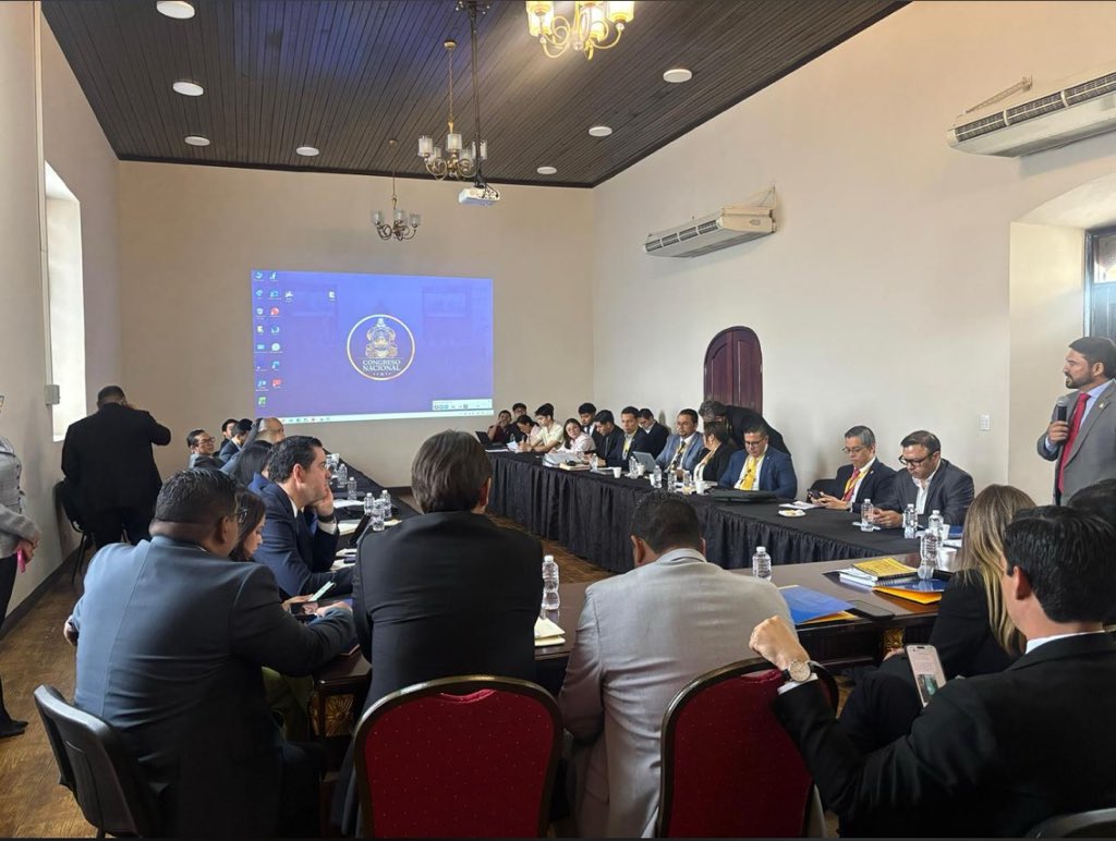 La Comisión de Presupuesto 2026 ha confirmado que no se contempla ninguna reducción en el presupuesto asignado a la Universidad Nacional Autónoma de Honduras (UNAH), garantizando así la continuidad de sus funciones académicas, administrativas y de desarrollo institucional.