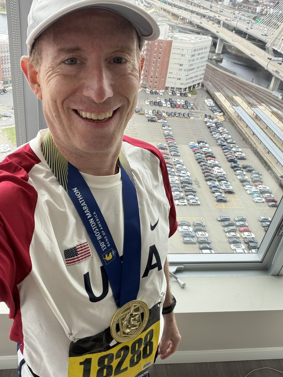 ScottAMcLean's tweet photo. I made it! Beautiful day for a run in Boston! https://t.co/avcQVN4nfw