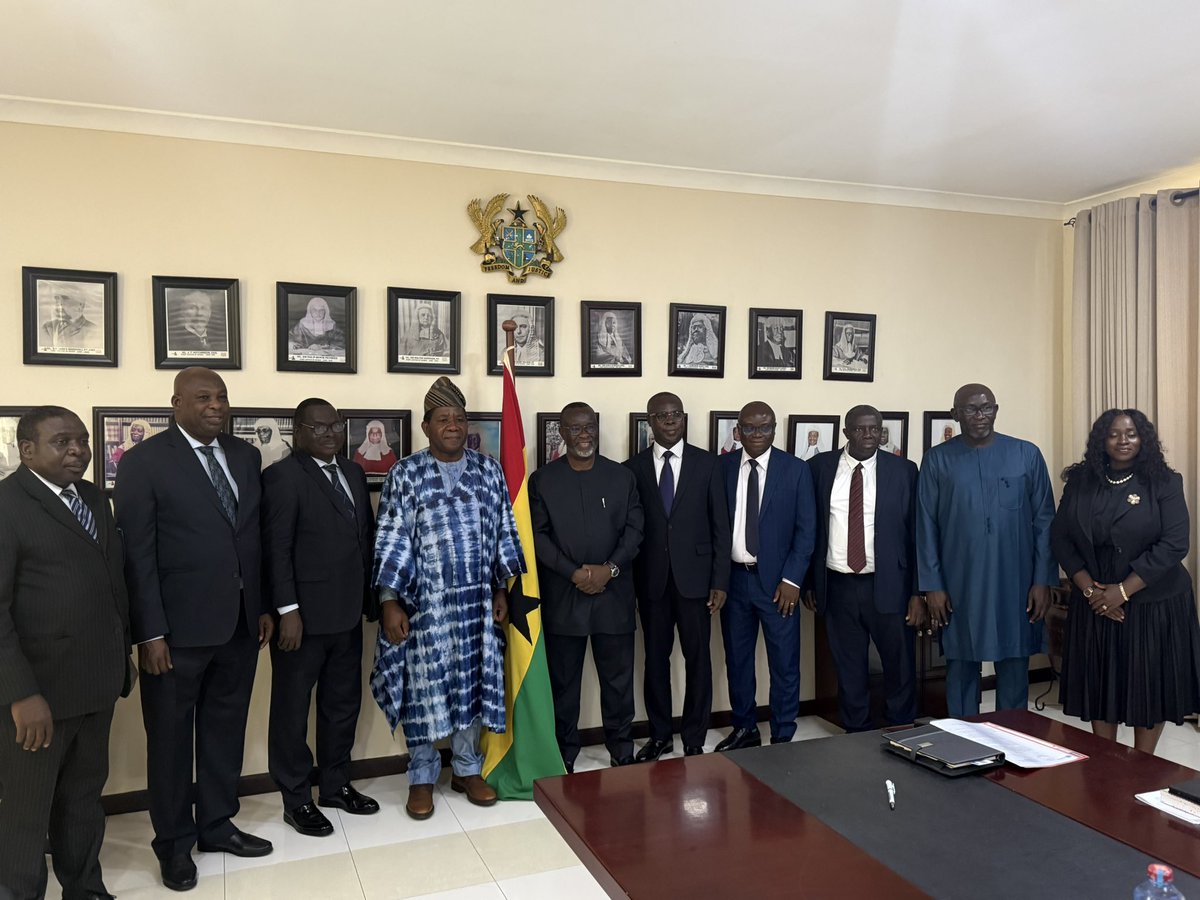 UnescoGhana's tweet image. The discussion included the ethical use of #AI in justice delivery, and Memory of the World Programme, and the promotion of inclusive, #rights-based innovation within Ghana’s judicial system.