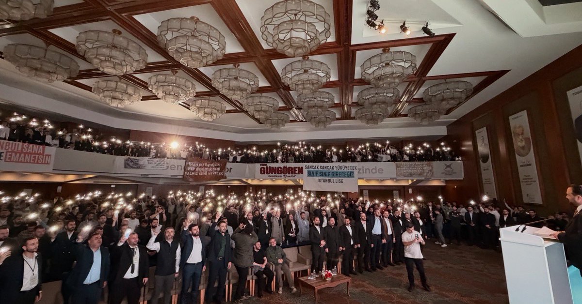 beytullahcicen_'s tweet photo. Bir Gençlik 😎
Kocaman Bir Aile 🙋🏻‍♂️

Aynı heyecan, aynı dava, aynı yol! 🔥

Her sokakta bir iz,
her ilçede bir kardeşlik 🤍

Biz sadece teşkilat değiliz…
Biz birlikte yürüyen, birlikte büyüyen kocaman bir aileyiz! 🚀 https://t.co/1auD4cYsOf