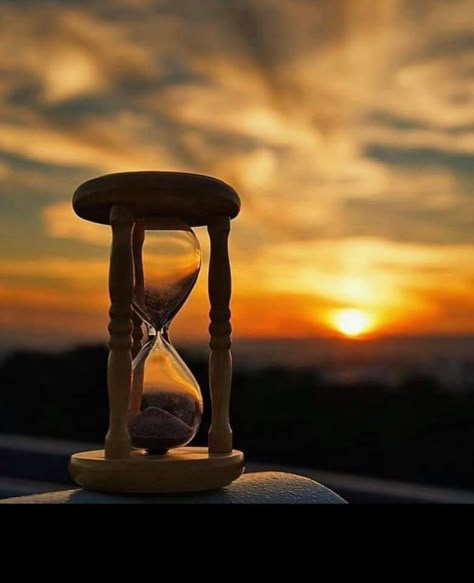 AmorPerfeitoBlg's tweet photo. “(Todo dia) Tire um tempo para passar um tempo com o Dono do tempo, enquanto há tempo” – Billy Graham. ✝️