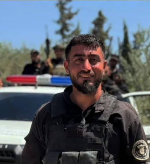 QalaatAlMudiq's tweet image. #Syria: the member of the Security forces killed this morning during an operation in #Latakia province was from NW. #Hama countryside.

During the brief clash, he managed to wound a gunman - a relative of one of the Generals arrested - who opened fire on the patrol.

However, the