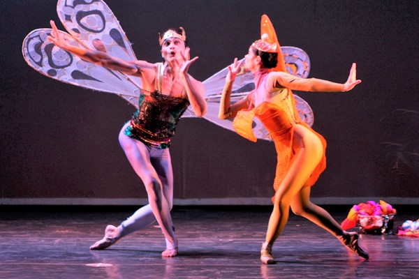 BALAMDance's tweet image. 🎉NEW WORK! ✨ BALAM #Dance Theatre debuts Dragonfly Welcome Dance at @QCToday  ARTsDay.

Hand-built Balinese wings, fusion costume &amp;amp; #Balinese gamelan Yowana Sari. 

📅 April 27 at 12:10 pm 📍 Queens College Courtyard (near Klapper Hall)
@MTVDancer