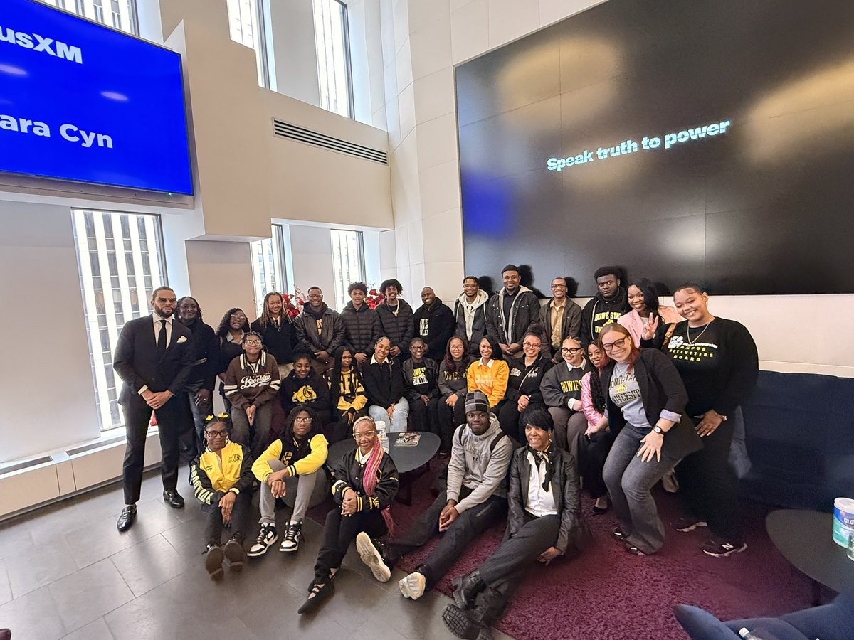 TatianaSnead's tweet image. each 1 teach 1. #officehours x @BowieState 💛