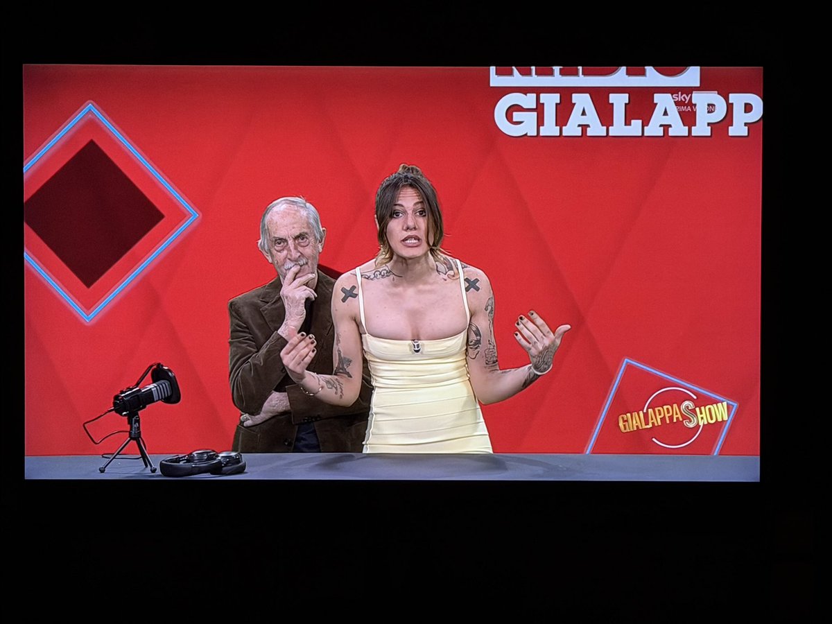 maxperri71's tweet photo. @emastokholma non so tu ma io ho quasi sputato un polmone!
#GialappaShow #GemelleDiverse https://t.co/QW4leLrFZe