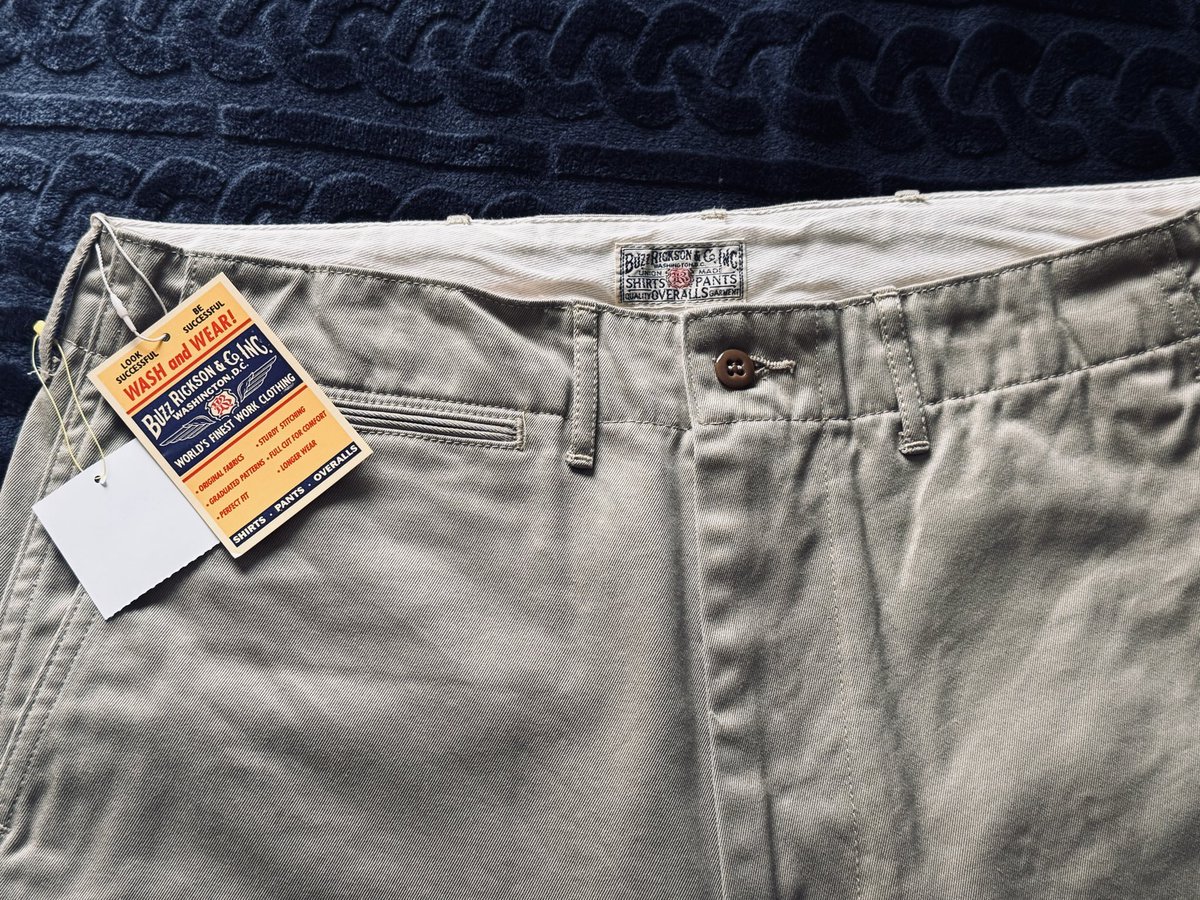 LeoJReks's tweet photo. @dieworkwear I’m very excited to have received my chinos that I ordered after seeing this post. I haven’t worn them yet as I just got them minutes ago - but they seem to be fantastic! Thanks for the rec. https://t.co/AccGhrMw81