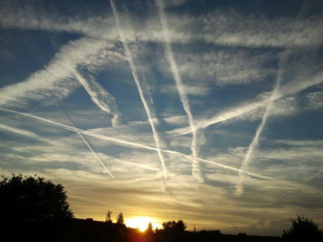 DELTA9_DELTA9's tweet image. Some people see this and think, what a beautiful sunset.🤣 #geoengineering