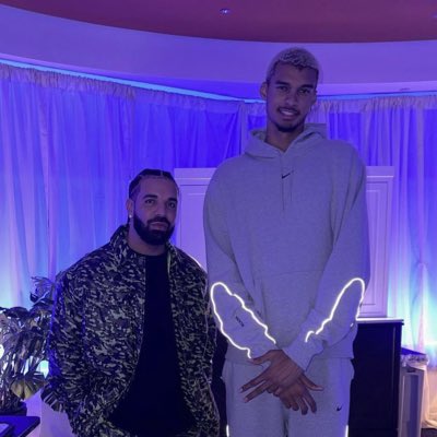 WeAllShine tweet media