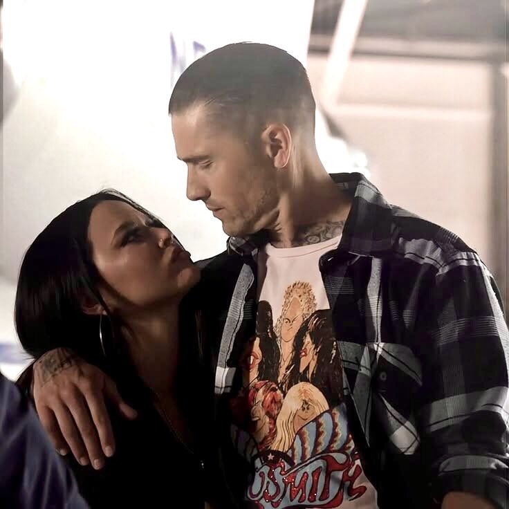 ohmeloneil's tweet photo. fake dating                        soon to be engaged https://t.co/CJfdNqIquh