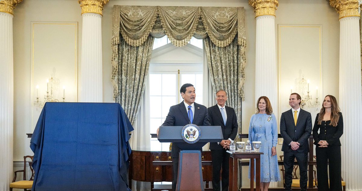 Mike Pompeo tweet media