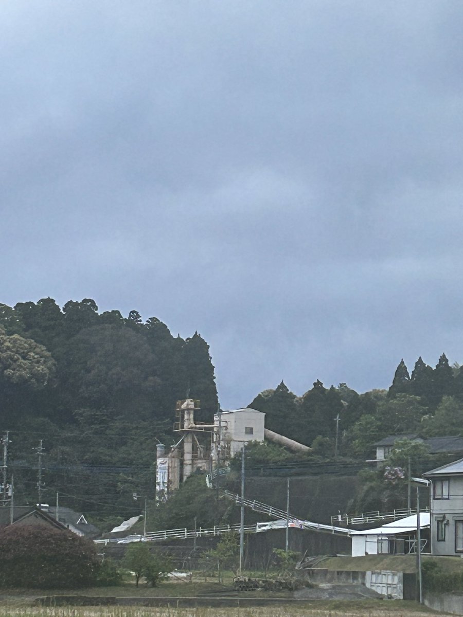 昨夕…
そして夜の帳がおりた
18時50分の空＆風景
薄青の空で暮れて行った

明朝はどんな空…？
どんな1日…？

私の拙いページ
見てくださり皆さま
ありがとうございます

#宵闇
#薄青の空
#ラジオネーム🌼
#こみたん東郷聖子
