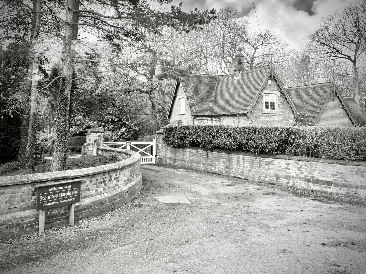 DoctorGOE's tweet image. #fromthebus 
The #EastMidlands in #monochrome 
#photograph