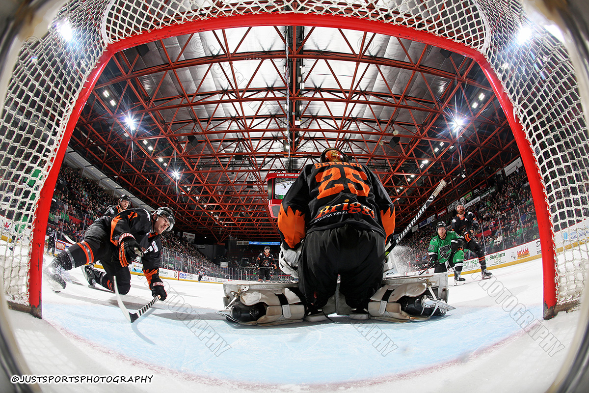 JustSports_AHL's tweet image. 04-17-2026 BINGHAMTON BLACK BEARS vs TOPEKA SCARECROWS

REMOTELY TRIGGERED CAMERA MOUNTED IN THE GOAL

@BlackBearsFPHL
@FPHLScarecrows
#TopekaScarecrows
@PocketWizard
@CanonUSApro
#pocketwizard
#remotecamera
#RemoteCameras
#makeitpossible
#whereistheremotecamera
#funwithremotes