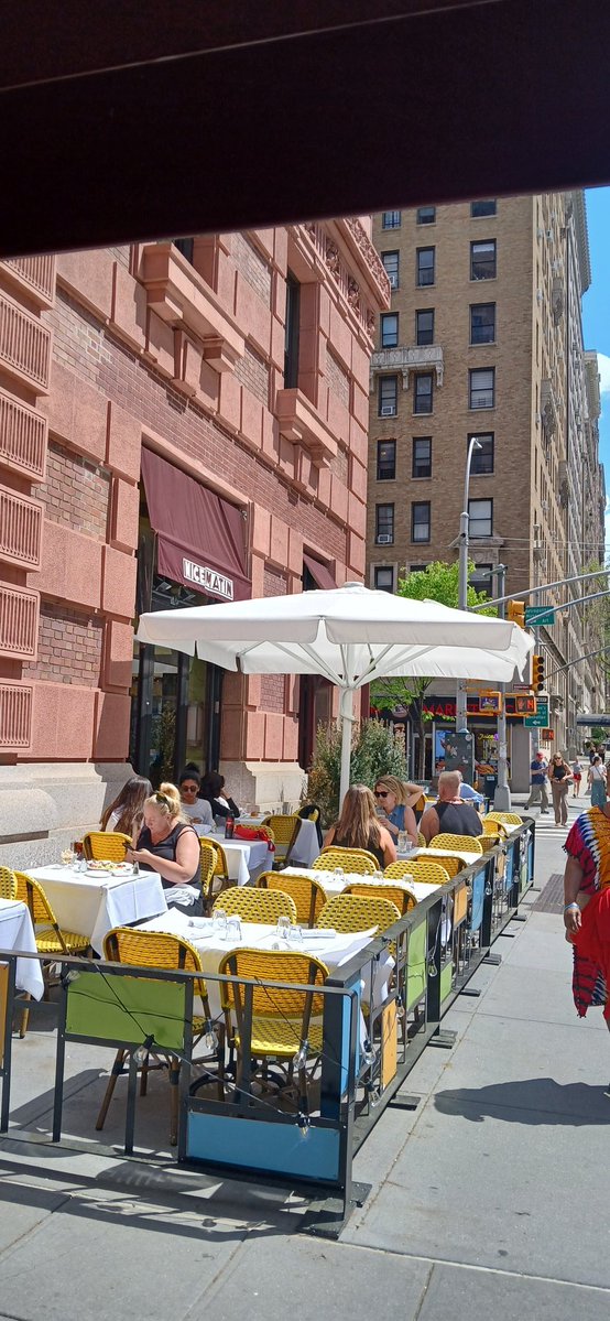 CJNewYork's tweet image. Who says the Upper West Side doesn't have good restaurants? Nice Matin in the Lucerne Hotel with its Provencal cooking, French Riviera vibes &amp;amp; punctilious service prove it a good bet for breakfast,  lunch or  dinner. It's bustling at all hours. #NYC #restaurants #UWS