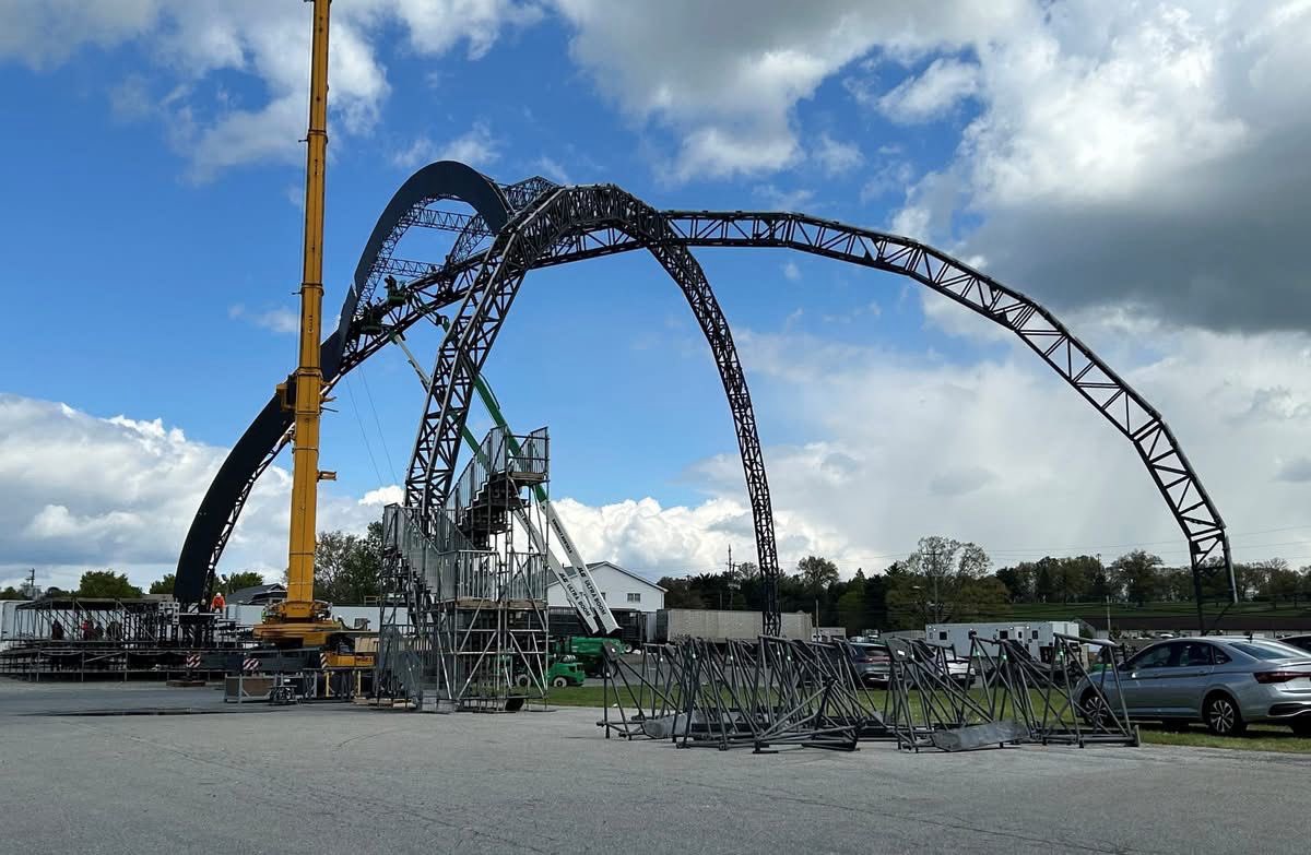 ChampRDS's tweet photo. 🚨 New photo just dropped of "The Claw" which will be constructed for the UFC White House event 👀

The photo is from a temporary test run built in Pennsylvania

(via The Lititz Record-Express) https://t.co/5SJMjYGPXB