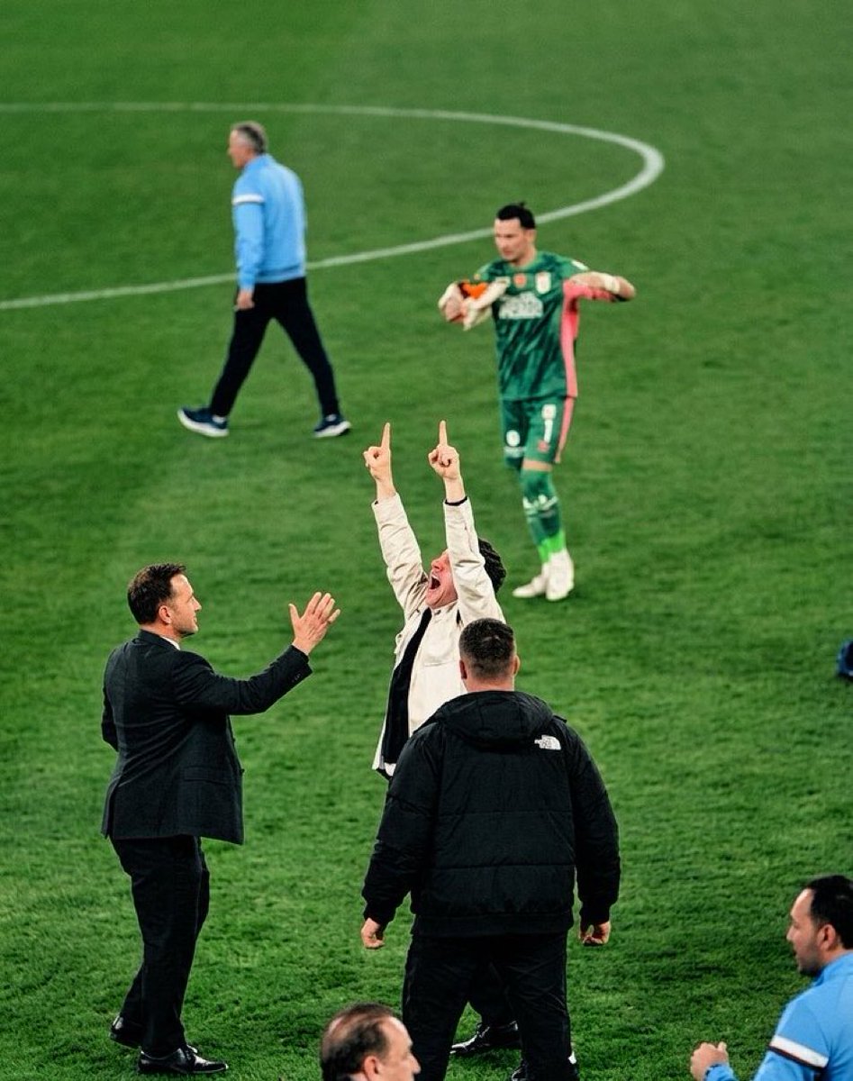 Deplasske tweet media