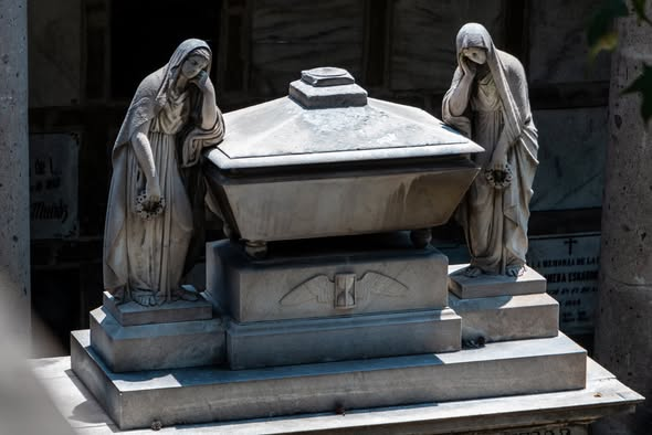 Centro_CDMX's tweet image. ¿#SabíasQué en el @PanteonSanFer fueron sepultados personajes clave del liberalismo mexicano, como Miguel Lerdo de Tejada y Melchor Ocampo, además del general Leandro Valle?
Este sitio resguarda parte fundamental de la historia política del país.