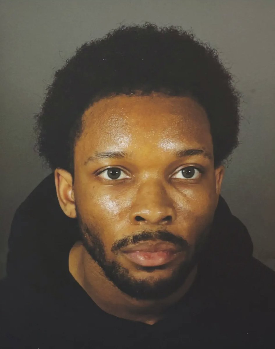 🇺🇸 🔴 HORROR EN HOLLYWOOD:  D4vd habría acabado con la vida de Celeste por miedo a que "arruinara" su carrera.

El mundo de la música está en shock. Lo que comenzó como un rumor tras el hallazgo de restos humanos en un Tesla en septiembre, hoy se ha convertido en una pesadilla