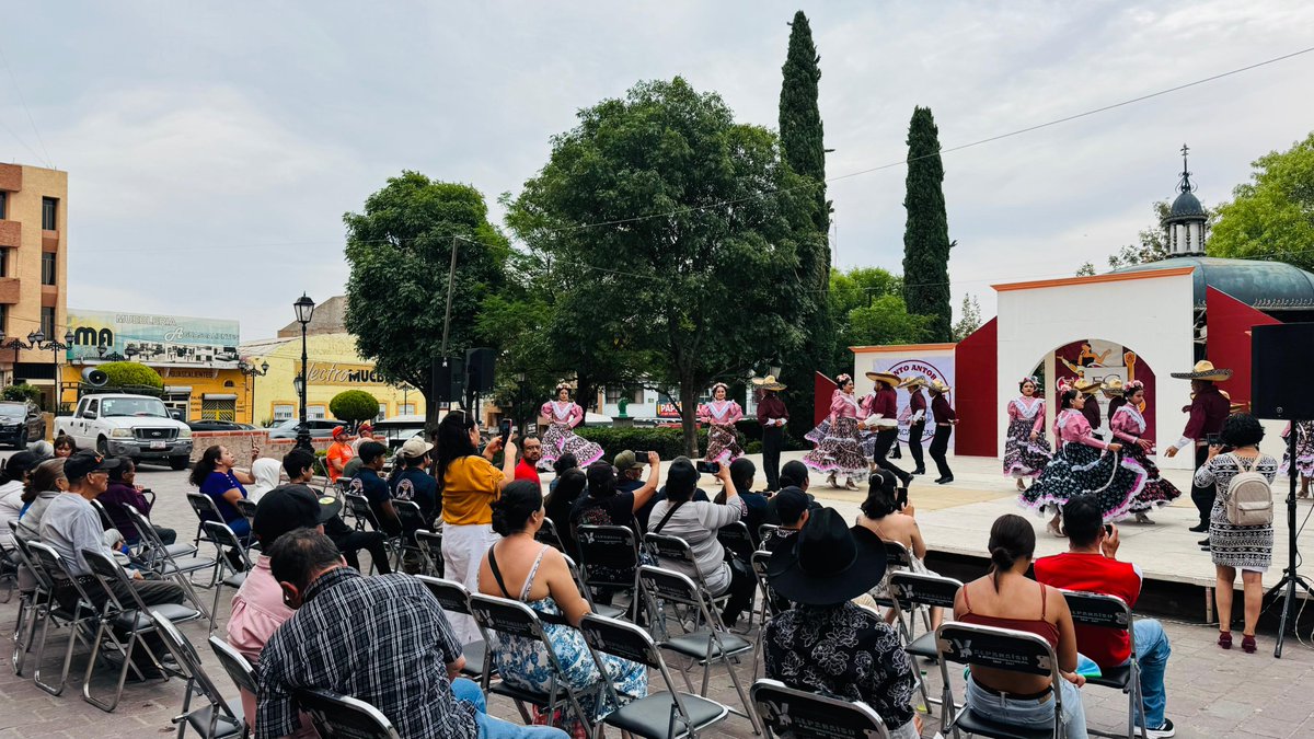 Ecodiariozac's tweet image. 🎭 El Movimiento Antorchista arrancó su Cruzada Cultural en Valparaíso 🔸. Con presentaciones gratuitas de danza, música y poesía, busca acercar el arte a la población y descubrir nuevos talentos 🌟. 

🔗ecodiario.mx/noticia/inicia…

#Cultura #Arte #Zacatecas #EcoDiario
