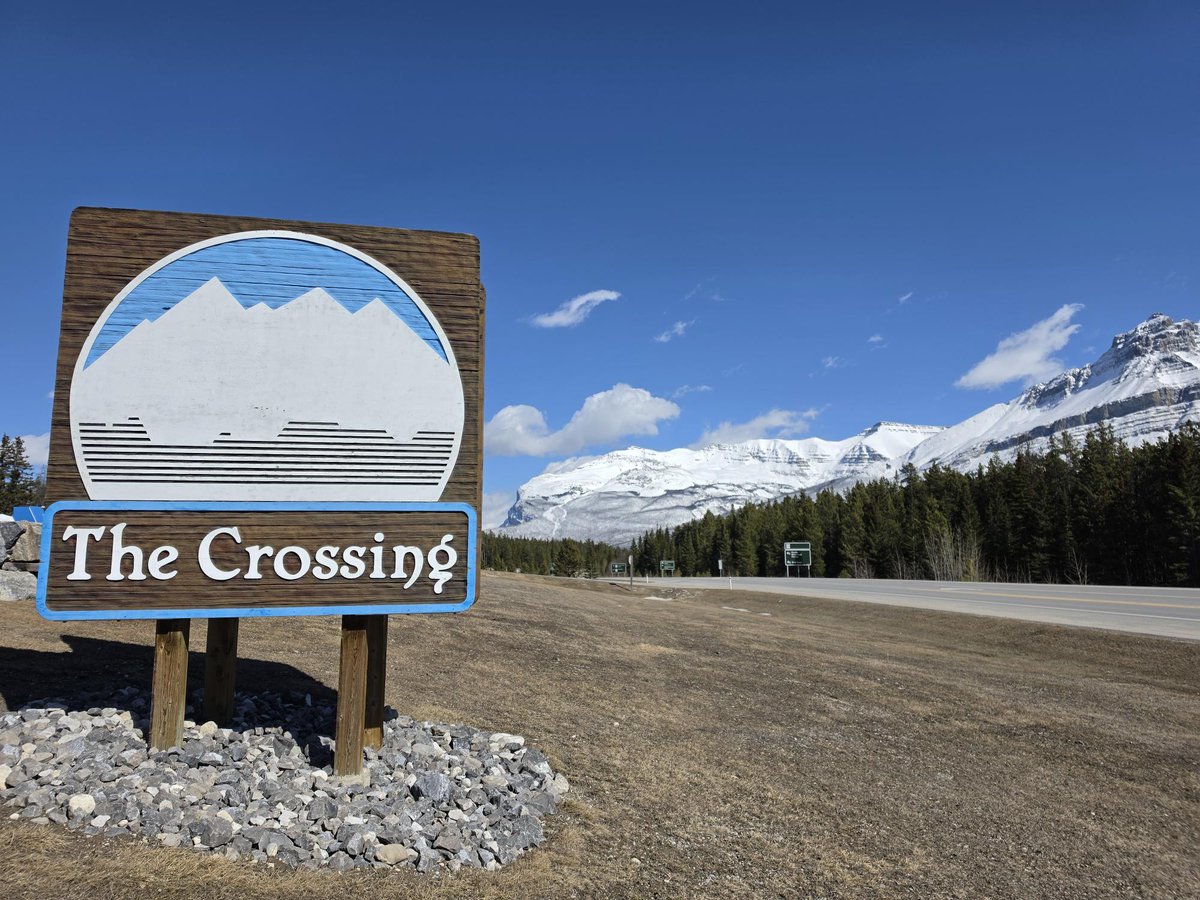 CrossingResrt's tweet photo. Book the Spring Fling Special for a #1NightStay &amp; #BreakfastForTwo for ONLY $199 per room! Take a road trip down a #UNESCOWorldHeritageSite and one of the world's most beautiful highways, the #IcefieldsParkway. Fresh mountain air and delicious food!

https://t.co/cd1fynrqBw https://t.co/5aAvtZMTE5
