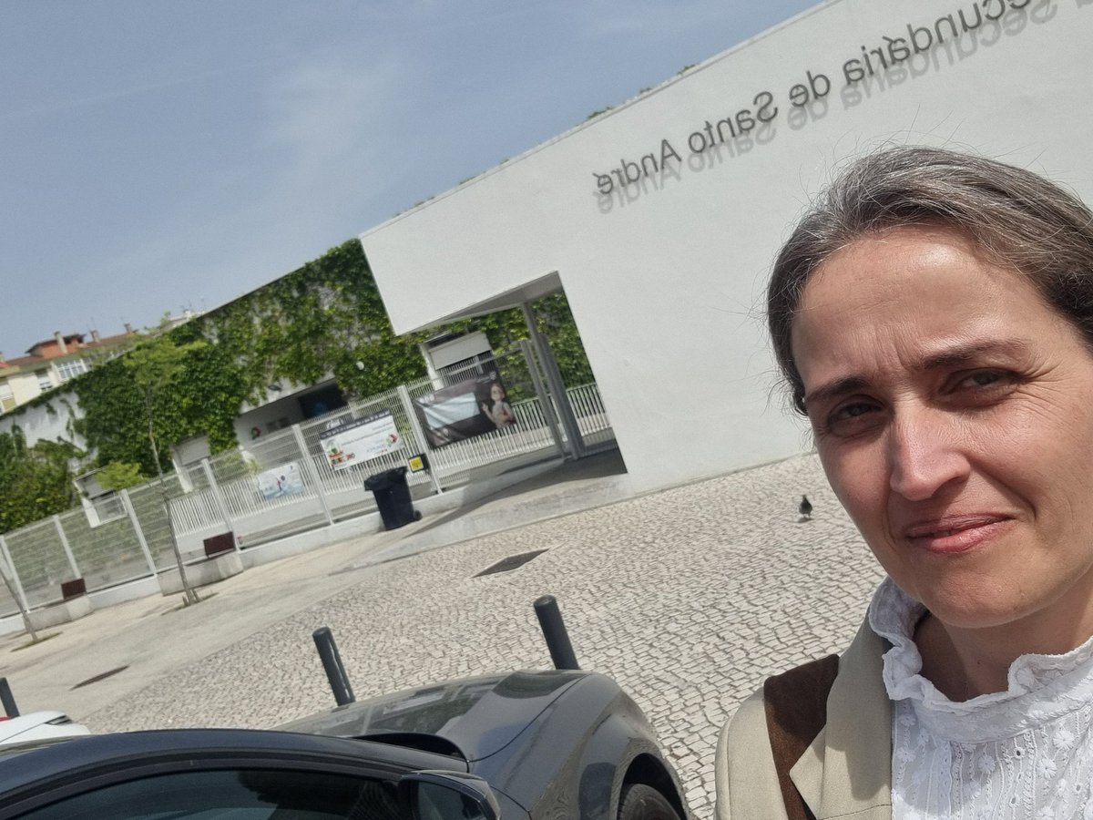 feijoozorelle's tweet image. 📍 Día 1 Erasmus 🇪🇺🇵🇹
Eva Pousa inicia a súa estancia de observación no Agrupamento de Escolas de Santo André (Barreiro). Primeira toma de contacto cun sistema colaborativo, inclusivo e cheo de boas prácticas 🤝✨@sepiegob 

#ErasmusPlus #Educación