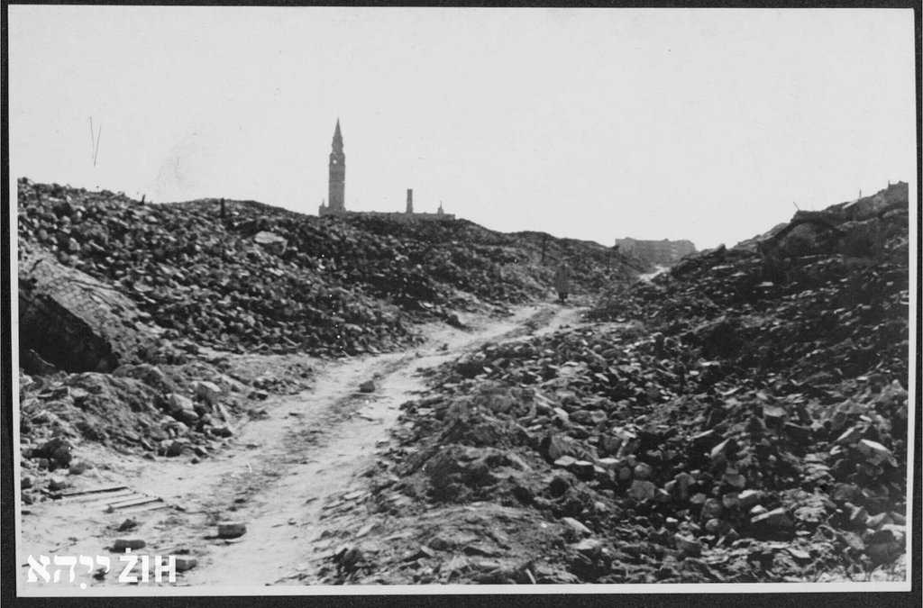 TomFromKatowice's tweet image. My name is Michał Klepfisz✡️🇵🇱, 
an engineer chemist from #Warsaw. 
8️⃣3️⃣ years ago on April 2️⃣0️⃣, 1943
I died a heroic death during the Warsaw ghetto uprising at the age of 3️⃣0️⃣.
Please,#NeverForget me!
#Genocide
#WWII 
#Holocaust
#NeverAgain
#Germans
#Jews 
#History