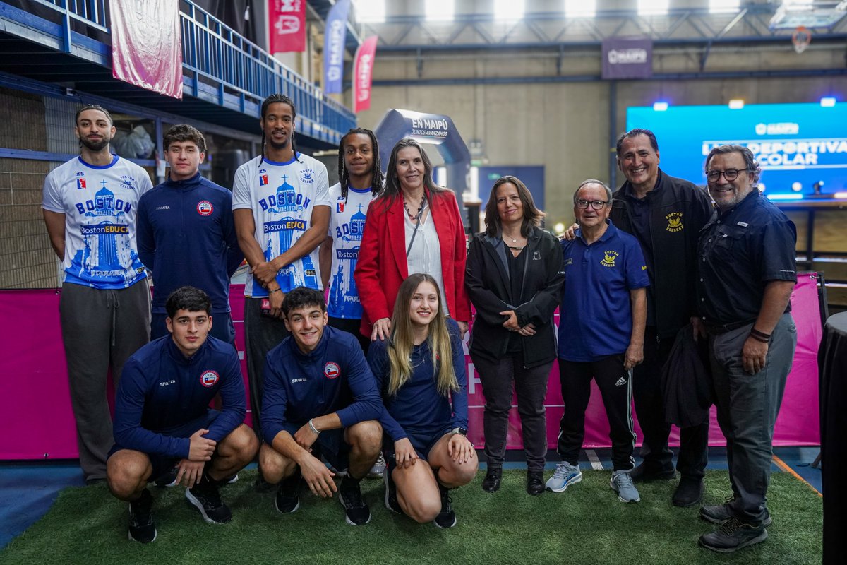 CDBostonChile's tweet photo. La Rama de Básquetbol CDBC se hizo presente en el lanzamiento de la Liga Deportiva Escolar en Maipú 🏀
📍 En el Gimnasio Fernando González, compartimos junto a autoridades como el Alcalde @TomasVodanovic de @Muni_Maipu y la Pdta. de @febachile, Karin Heerwagen.
#VamosBoston https://t.co/yPLOyAxInU