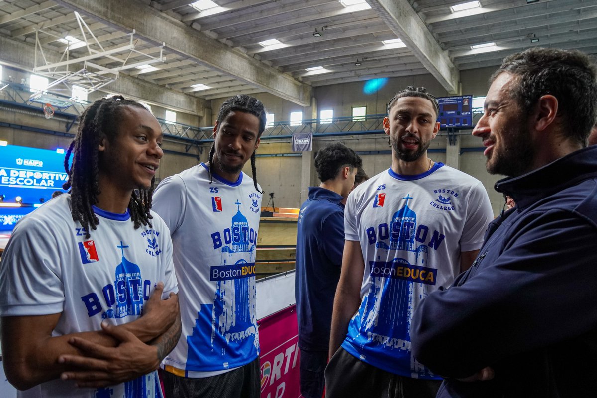 CDBostonChile's tweet photo. La Rama de Básquetbol CDBC se hizo presente en el lanzamiento de la Liga Deportiva Escolar en Maipú 🏀
📍 En el Gimnasio Fernando González, compartimos junto a autoridades como el Alcalde @TomasVodanovic de @Muni_Maipu y la Pdta. de @febachile, Karin Heerwagen.
#VamosBoston https://t.co/yPLOyAxInU