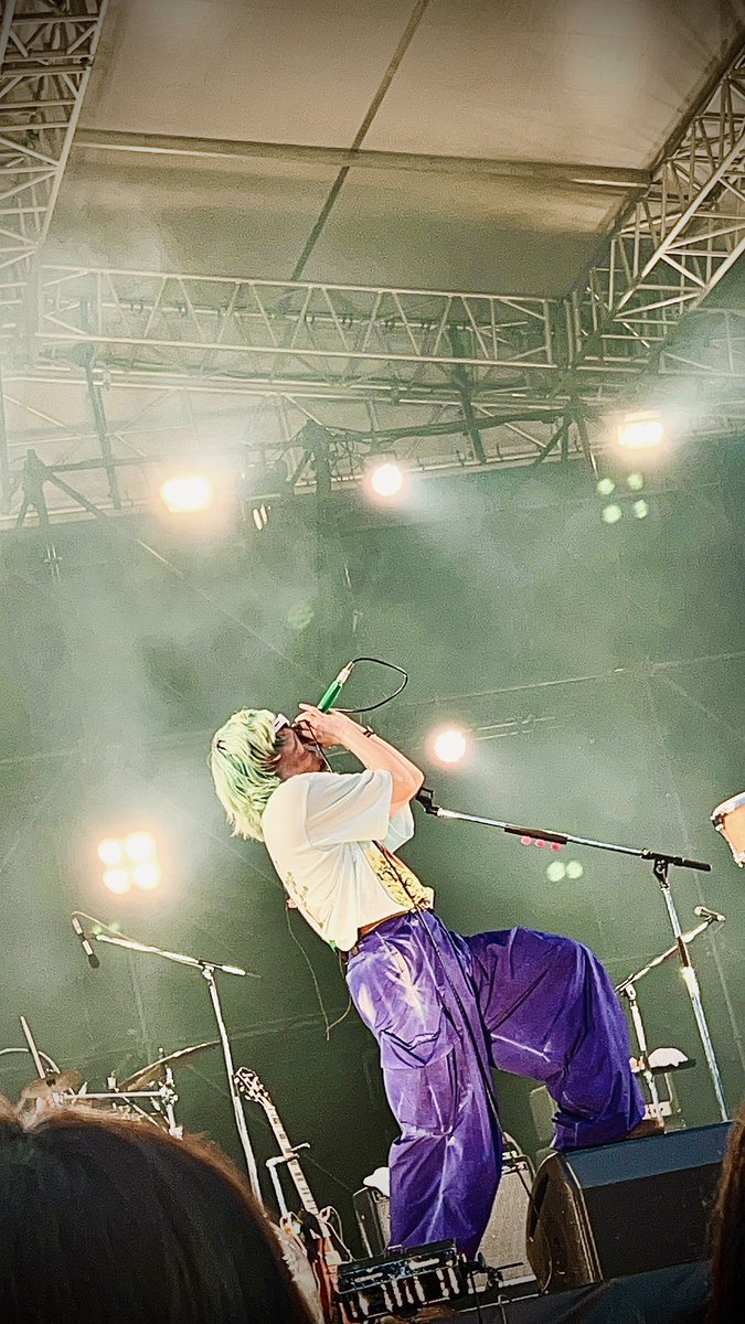 komomomokanox's tweet image. 急きょFin. Juden
「最後Judenやるか」を目撃😳
エーーーーーー〜〜ｩビバディ,ファン,キィ,イエーーーー〜〜…‼︎ 😮‍💨

チルなセトリも、最後はこれがKroi だぞって出し切って締めましたね
うっとーりしちゃう時間を本当にありがとでした
また沖縄でやって欲しいなぁ…♡

#orionislandwaves #Kroi