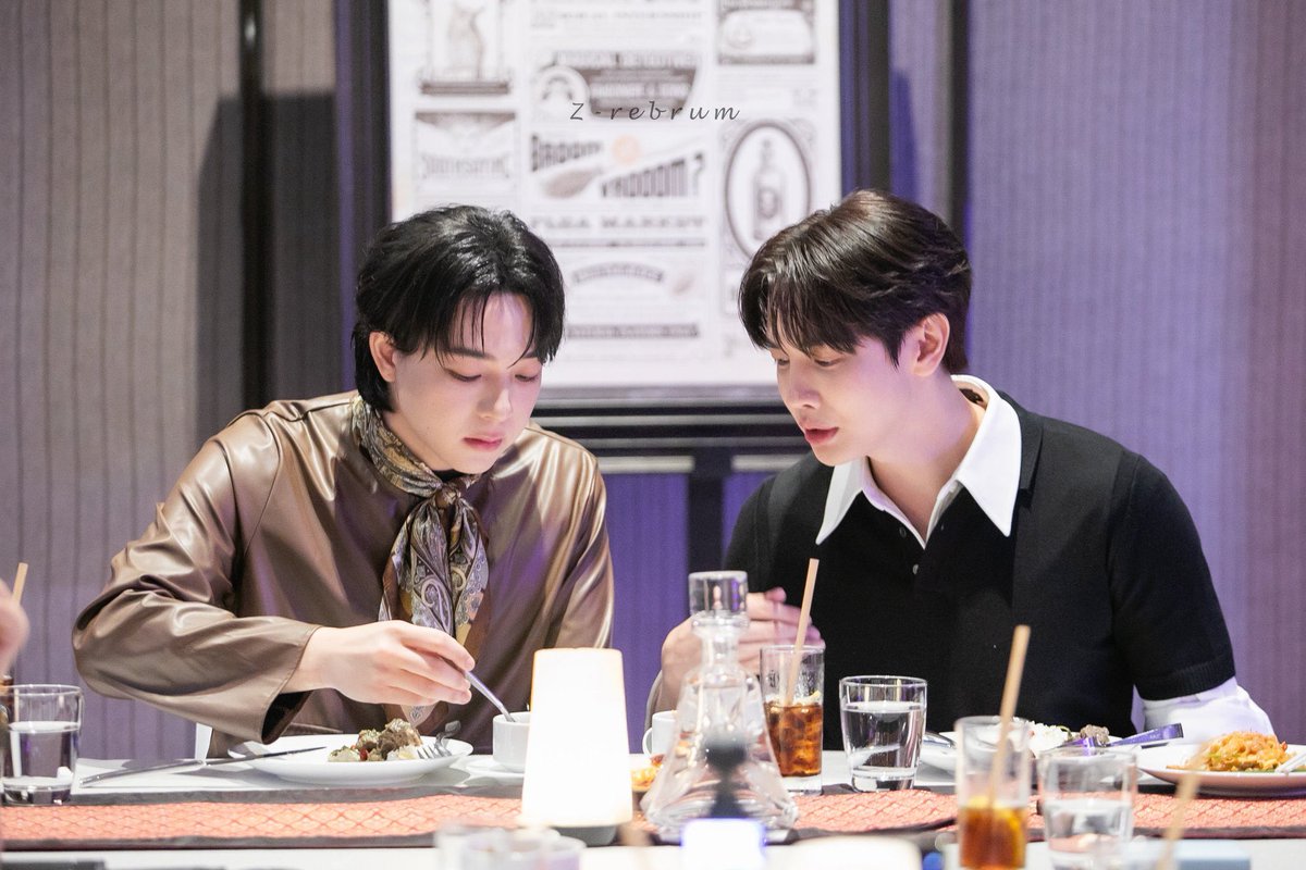 Nickknameb's tweet photo. 🍵 เธออันนั้นมันอ้วน
🍡 ผมอยากกิน
🍵 กินแล้วเธอก็มานั่งบ่นให้พี่ฟังอีกว่าอ้วนๆ
🍡 ก็อยากกิน..พี่มีปัญหามากเลยหรอ
🍵 ไม่ได้มีปัญหาแต่ถ้าเธออยากกินก็กินเลย
🍡 เธอประชดหรอ
🍵 ไม่ได้ประช๊ดด
🍡 ทำไมเวลาเขาบ่นนิดหน่อยมันทำไม ทนไม่ได้ก็ออกไป...
🍵 นอนนอกบ้าน..ห้ามกอดสามเดือน
🍡 ไม่อันนั้นมันเก่าแล้ว
🍵 แล้วเธอจะขู่เขายังไง
🍡 เขาจะไปบวช..บวชไม่สึกจะบวชจนกว่าจะได้ตำแหน่งเจ้าอาวาส
🍵 กินเลยเธออิ่มไหม เอาของเขาเพิ่มหรือเปล่าไม่พอเขาจะสั่งเพิ่มให้ ต่อให้เธอบ่นอ้วนทุกวันเขาก็ฟังได้ เธออย่าบวชเลยสงสารเขาเถอะ🥹