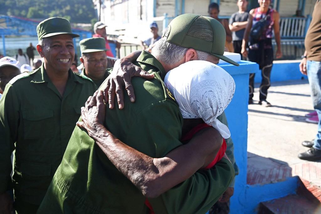 En su cumpleaños, un fuerte abrazo Presidente <a href="/DiazCanelB/">Miguel Díaz-Canel Bermúdez</a>. 

Por duros que sean los tiempos:  ¡Venceremos!