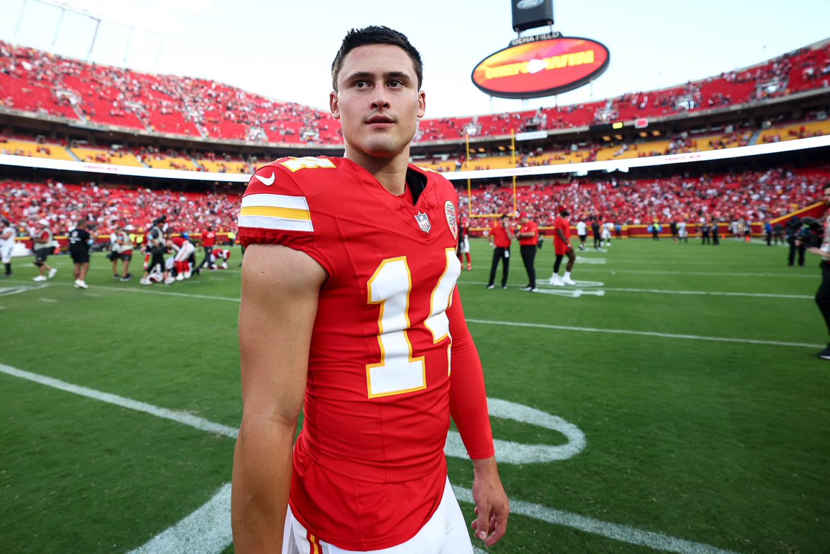 RapSheet's tweet image. Punter news: Matt Araiza is signing back to the #Chiefs on a 1-year deal, per Nick and TJ Linta of @jlsports3.