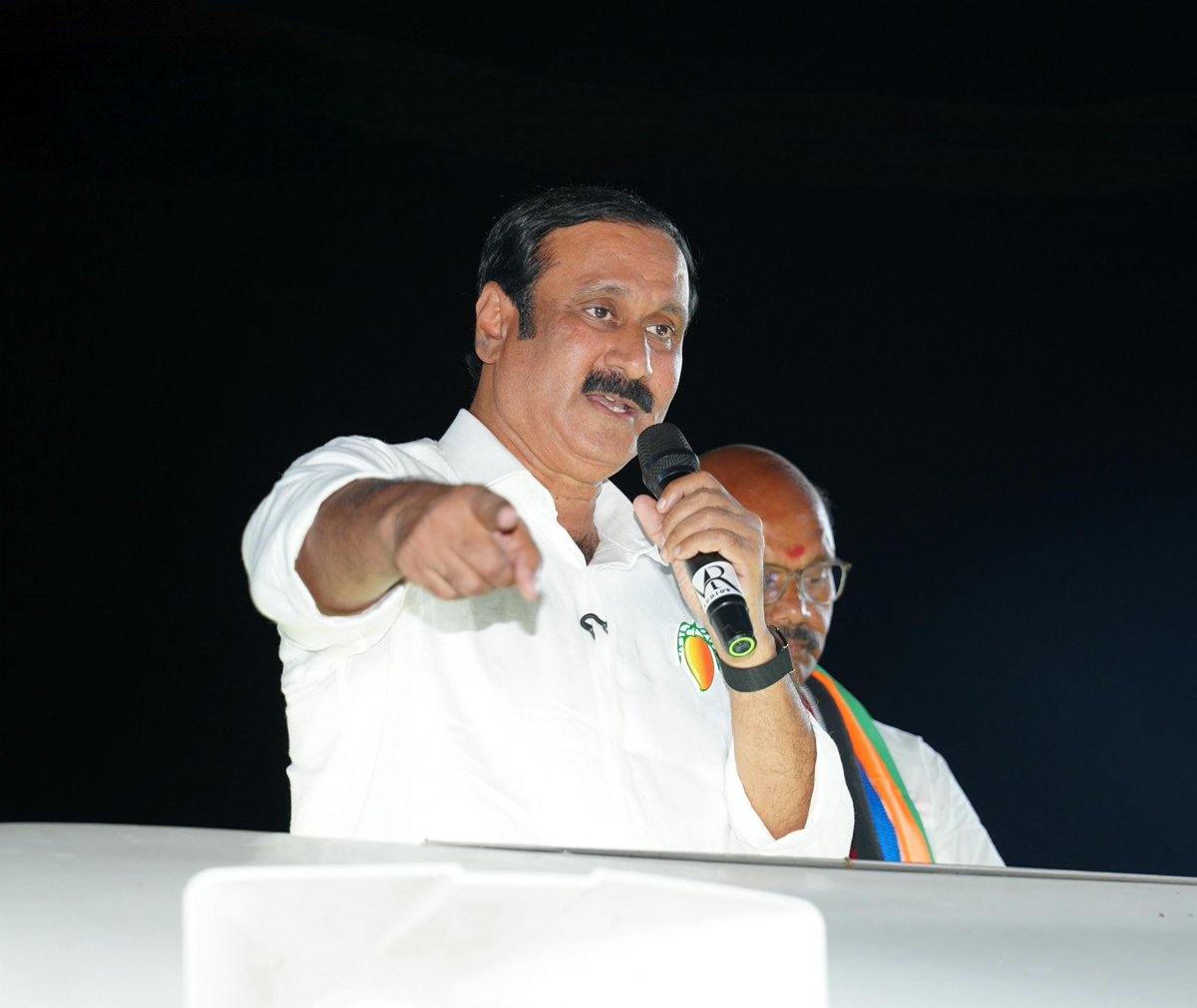 draramadoss's tweet image. அஇஅதிமுக தலைமையிலான தேசிய ஜனநாயக கூட்டணியில், பாட்டாளி மக்கள் கட்சியின் சேலம் மேற்கு சட்டமன்றத் தொகுதி வேட்பாளர் மு.கார்த்திக் அவர்களுக்கு மாம்பழம் சின்னத்தில் வாக்கு சேகரித்து, கருக்கல்வாடியில் தேர்தல் பரப்புரை செய்த போது.!

#election2026 | #PMK | #NDA