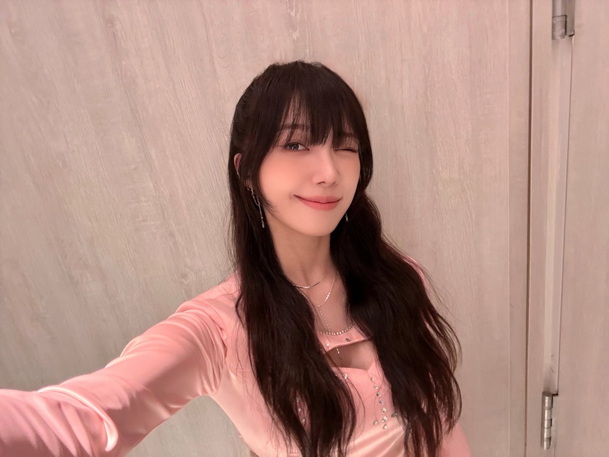Apink_2011's tweet image. [📸]

2026 Apink 8th Concert &amp;lt;The Origin : APINK&amp;gt; 
in HONGKONG

에이핑크는 멋진 판다를 가질래
Thank you, Hongkong 💓

#에이핑크 #Apink 
#TheOrigin_APINK
#박초롱 #윤보미 #정은지
#김남주 #오하영
