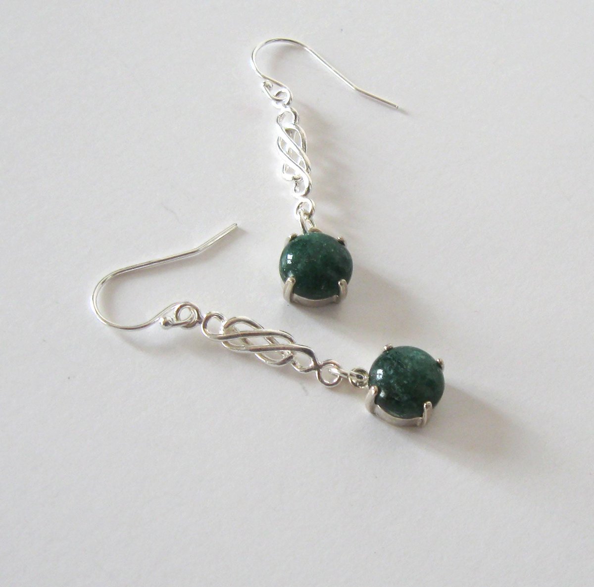 sendinglovegems's tweet image. Green Aventurine Sterling Silver Drop Earrings, Celtic Knot Design 925 Ear Wire Options tuppu.net/d854d8a8 #SendingLoveGallery #Etsy #EmeraldSubstitute