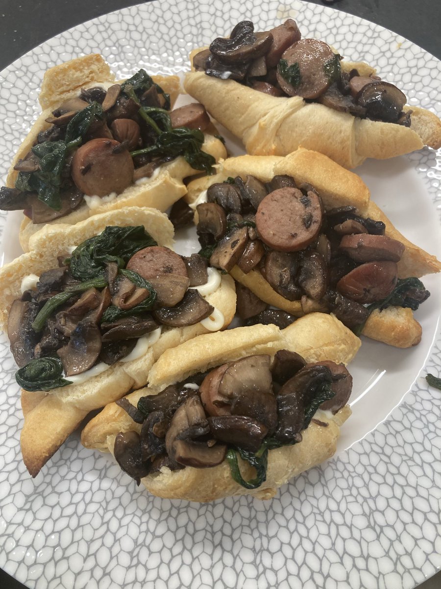 mugi 😴🥱🥱 tweet media