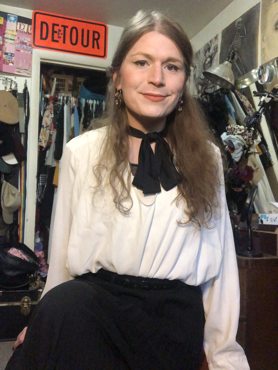 videe0games's tweet image. Colonel Sanders could NEVA! #fashion #style #glam #trans #nonbinary