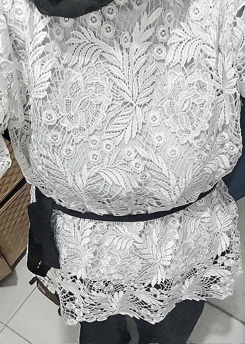 dddlrm's tweet photo. AAA ANJIRRRR GUE GA PEDE BESOK BEGINIANN, TAPI GUE GA PUNYAA OUTFIT LAINNN BUAT KARTINI😭😭😭😭 https://t.co/u3BLwVXOah