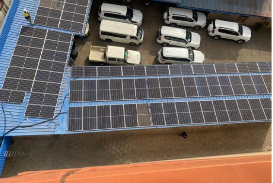 UNICEFGuinea's tweet photo. ☀️ L’UNICEF Guinée mise sur l’énergie solaire pour renforcer la continuité de ses opérations.
🔋 Système photovoltaïque + batteries lithium
🌍Réduction des émissions de CO₂
✅ Moins de dépendance au diesel
Un pas concret vers des opérations plus durables.
#GreenUNICEF #Energie https://t.co/6LA6rS2T5k