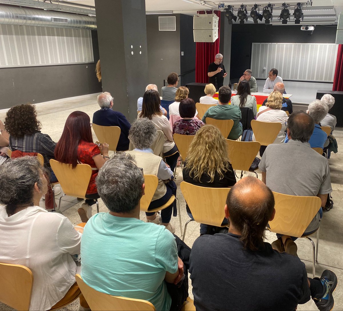 MiquelRoman's tweet image. ARA: Amb l’amic @QuimSangra a la presentació de «Clandestinitat i repressió franquista a #NouBarris», d’Ignacio José Castaño Pacho. Memòria històrica viva al districte. 📖✊