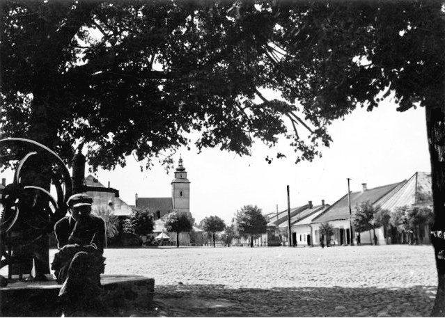 TomFromKatowice's tweet image. My name is Aniela Bębenek 🇵🇱 from Stary Sącz, born on April 2️⃣0️⃣, 1909.
I was murdered by #Germans in their #Death camp #Auschwitz on Feb.6, 1943 at the age of 3️⃣3️⃣ only because I was a #Pole.
I survived 8️⃣ days.
Please,#NeverForget me!
#NeverAgain #genocide #WWII #NeverAgain
1/2
