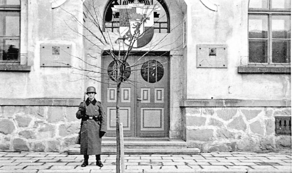 TomFromKatowice's tweet image. My name is Aniela Bębenek 🇵🇱 from Stary Sącz, born on April 2️⃣0️⃣, 1909.
I was murdered by #Germans in their #Death camp #Auschwitz on Feb.6, 1943 at the age of 3️⃣3️⃣ only because I was a #Pole.
I survived 8️⃣ days.
Please,#NeverForget me!
#NeverAgain #genocide #WWII #NeverAgain
1/2