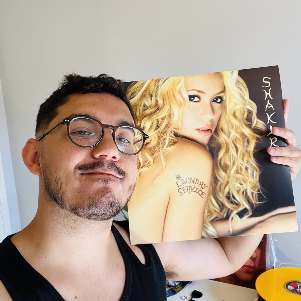 matgomes's tweet photo. @voude99 Dos meus 31 anos de vida, mais da metade eu sou fã dessa mulher que me ensinou a codificar o amor em poesia e música. Não é atoa que comemorei meus 30 anos junto com o álbum pies descalzos em 2025 e queria muito celebrar os 31 em copa com ela.

#TodoMundoNoRioPede99 https://t.co/nX2HpeKm8G