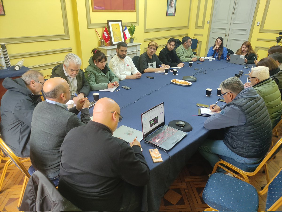 Fenpruss's tweet image. #CUT 🔵 Como Fenpruss participamos de reunión de la @Cutchile y su Secretaria de Asuntos Juveniles con dirigentes estudiantiles representantes de la @Confech. ✊🏼