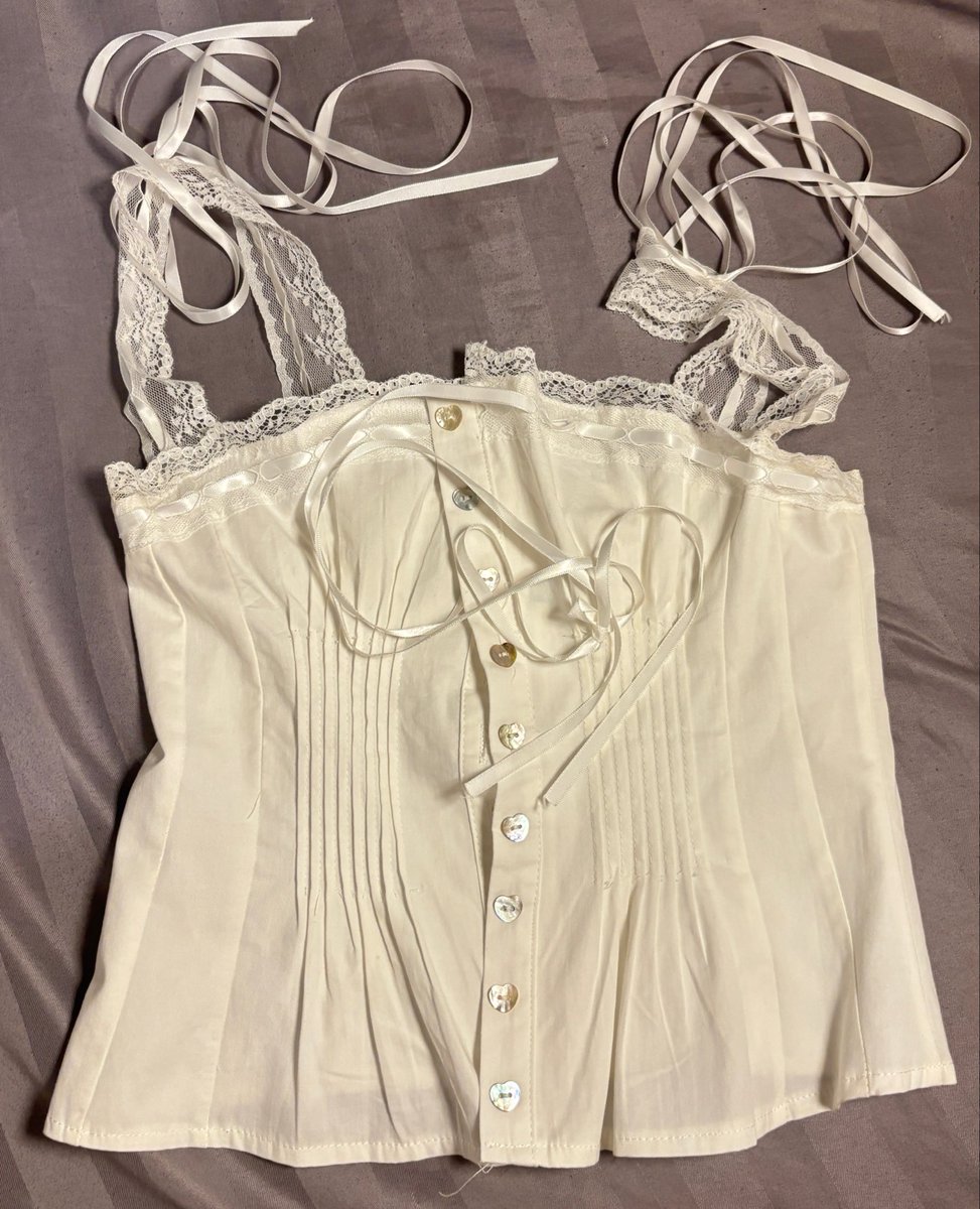 beurblair's tweet photo. 23begins / melody white (S)
🫐 230฿ (from 360฿)
ส่งฟรี 💌

ดีเทลกระดุมหัวใจ ใหม่มากกก ทรงสวยสุดๆใส่ 1 ครั้งถ้วน dm ได้เลยนะคะ 🩷 🥹

#ส่งต่อstylist #duexstudio #bemingbkk #ส่งต่อcintage #ส่งต่อแบรนด์ไอจี #ส่งต่อเสื้อผ้ามือสอง #เสื้อผ้ามือสองสภาพดี #ส่งต่อduex https://t.co/LL9VVUsHux